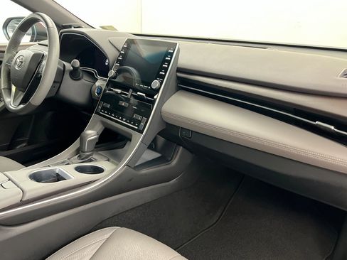 Used 2020 Toyota Avalon Limited image 24