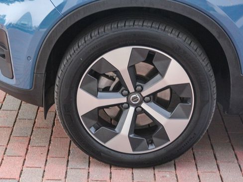 Used 2025 Volvo XC40 B5 Plus image 5