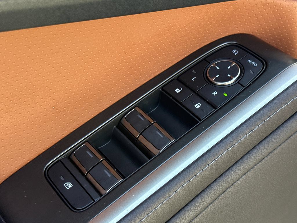 Used 2025 Lexus GX 550 w/ Accessory Package (2T) AWD/4WD image 21
