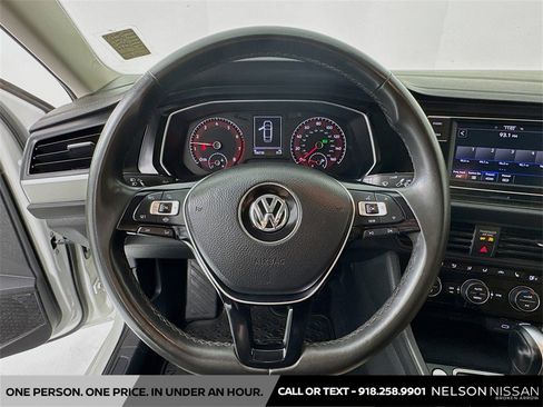 Used 2020 Volkswagen Jetta SE w/ SE Cold Weather Package image 11