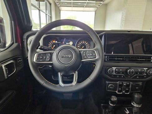 Used 2024 Jeep Wrangler Unlimited Sahara AWD/4WD image 18