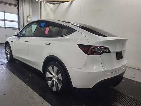 Used 2020 Tesla Model Y Long Range image 2