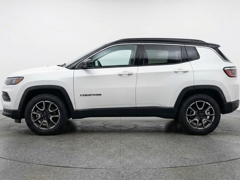 Used 2025 Jeep Compass Trailhawk AWD/4WD image 5