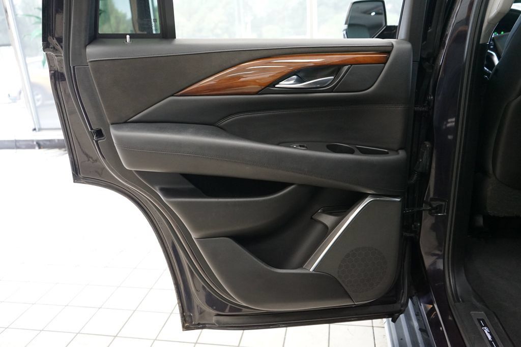 Used 2018 Cadillac Escalade Luxury AWD/4WD image 52