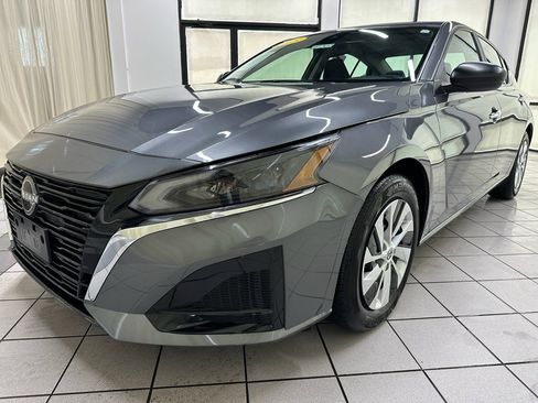 Used 2025 Nissan Altima 2.5 S image 11