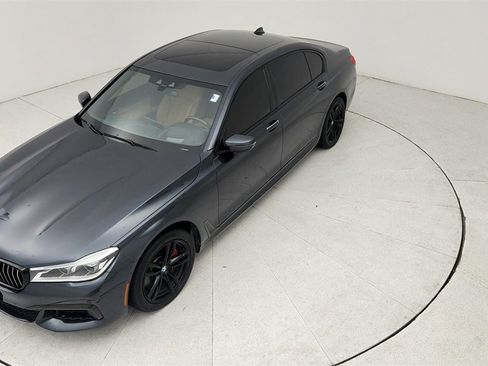 Used 2017 BMW 750i xDrive image 14