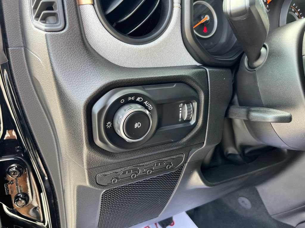 Used 2025 Jeep Wrangler Sport AWD/4WD image 9