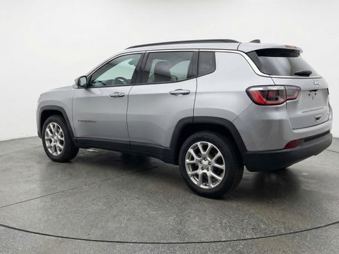 Used 2025 Jeep Compass Limited image 6