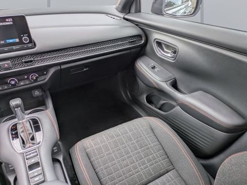 Used 2025 Honda HR-V Sport image 17