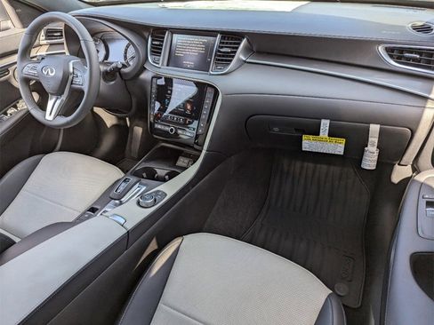 Certified 2025 INFINITI QX55 Essential image 12