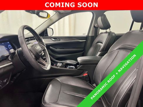 Used 2023 Jeep Grand Cherokee Limited AWD/4WD image 16