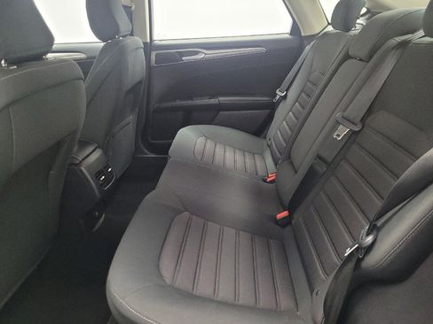 Used 2020 Ford Fusion SE image 18