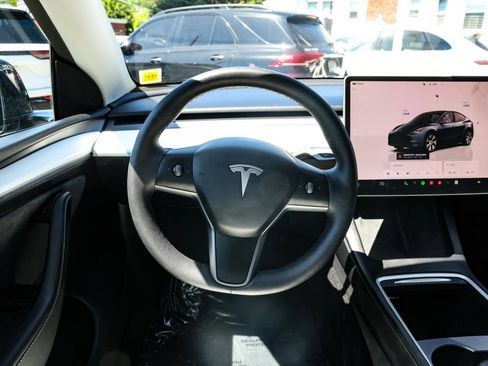 Used 2024 Tesla Model Y Long Range AWD/4WD image 10