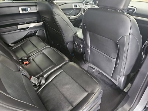 Used 2024 Ford Explorer Limited image 11