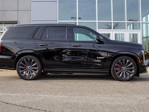 Used 2025 Cadillac Escalade V image 4