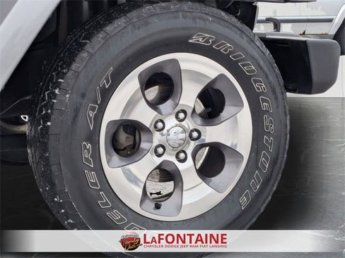 Used 2018 Jeep Wrangler Unlimited Sahara w/ Connectivity Group image 29