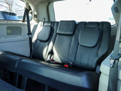 Used 2014 Chrysler Town & Country Touring FWD image 34