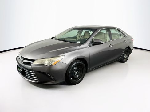 Used 2017 Toyota Camry LE w/ Moonroof Package FWD image 3