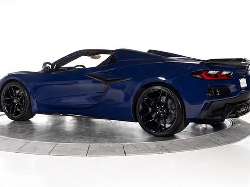 Used 2025 Chevrolet Corvette Z06 RWD image 3