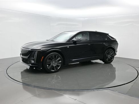 Used 2026 Cadillac Lyriq Signature Sport AWD/4WD image 2