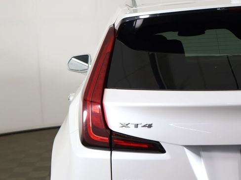 Used 2020 Cadillac XT4 Premium Luxury w/ Cold Weather Package AWD/4WD image 17