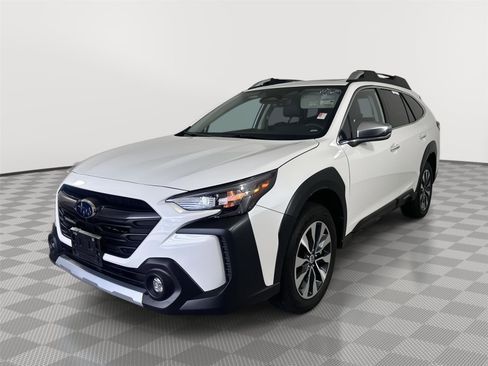 Used 2024 Subaru Outback Touring AWD/4WD image 3