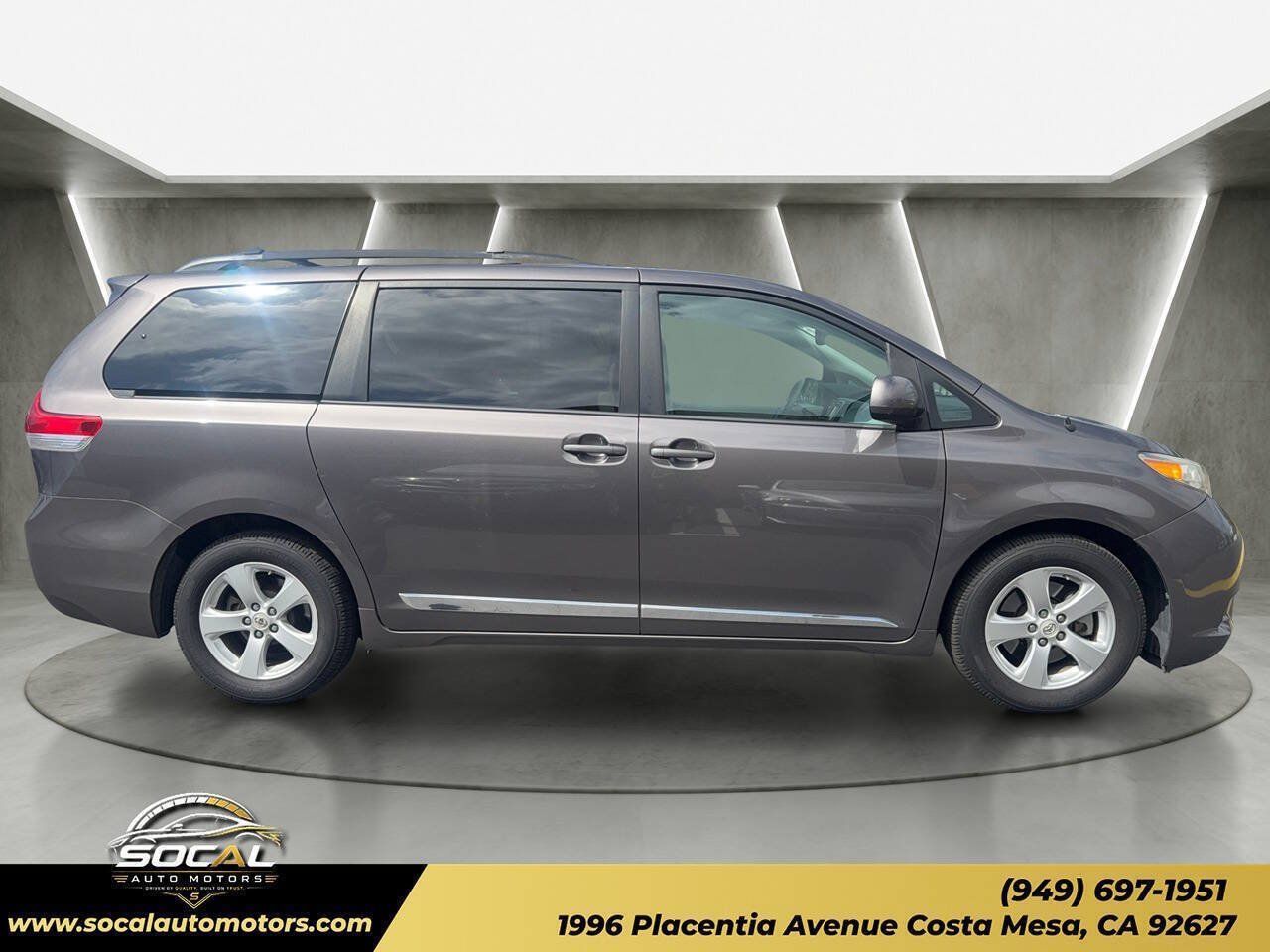 Used 2012 Toyota Sienna LE w/ Towing Pkg FWD image 6