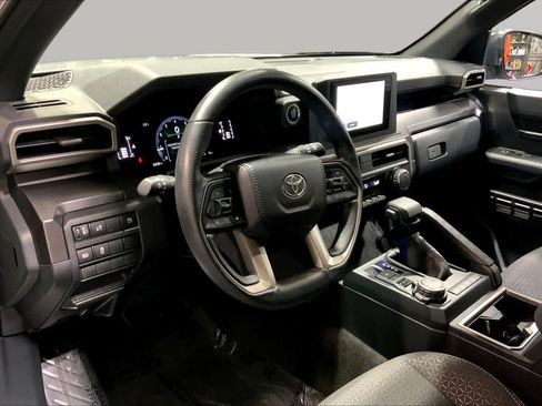 Used 2025 Toyota 4Runner SR5 AWD/4WD image 18