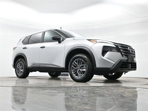 Used 2024 Nissan Rogue S image 23