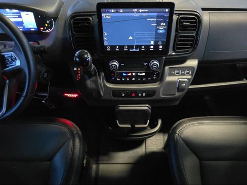 Used 2022 RAM ProMaster 2500 w/ Premium R/V Group FWD image 10
