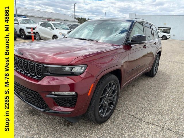 Used 2024 Jeep Grand Cherokee Summit AWD/4WD image 8