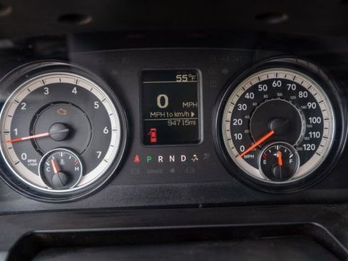 Used 2018 RAM 3500 Tradesman RWD image 16