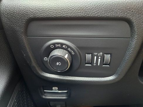 New 2025 Jeep Grand Cherokee Limited w/ Black Appearance Package image 18