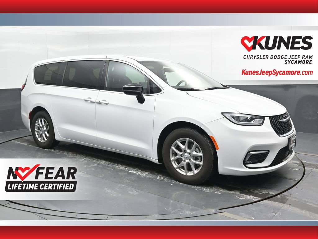 Used 2025 Chrysler Pacifica Select FWD image 1