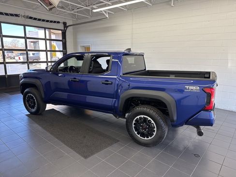 Certified 2024 Toyota Tacoma TRD Off-Road image 5