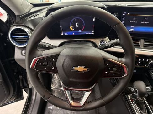 Certified 2025 Chevrolet Trax LT w/ LT Convenience Package image 28