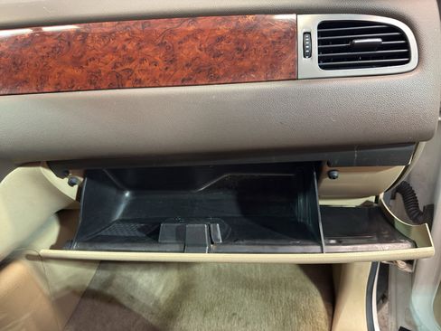 Used 2014 Chevrolet Suburban LT w/ Luxury Package image 24