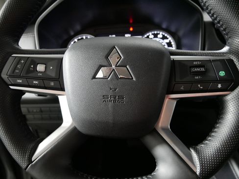 Used 2025 Mitsubishi Outlander SE AWD/4WD image 25