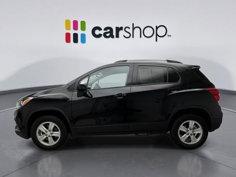 Used 2022 Chevrolet Trax LT w/ LT Convenience Package image 2