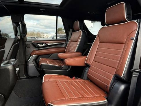 Used 2023 GMC Yukon Denali Ultimate image 17