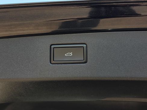 Used 2026 Volkswagen Tiguan SE FWD image 12