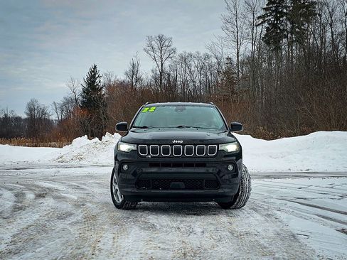 Used 2022 Jeep Compass Latitude image 9