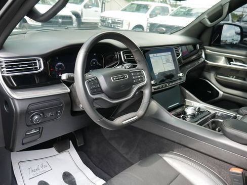 Used 2022 Jeep Wagoneer Series III w/ Premium Group I AWD/4WD image 18