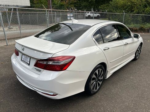 Used 2017 Honda Accord Touring image 5