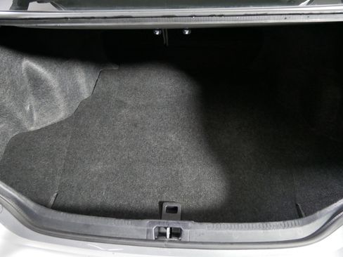 Used 2016 Toyota Camry SE image 18