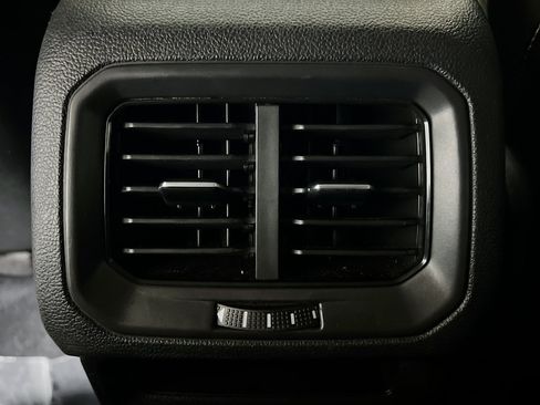 Used 2023 Volkswagen Taos SE FWD image 17