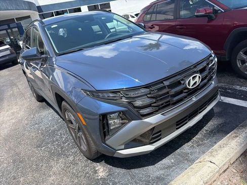 Certified 2025 Hyundai Tucson SEL image 3