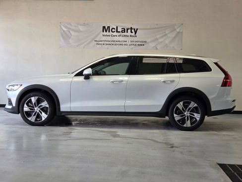 Certified 2026 Volvo V60 B5 Cross Country Plus w/ Protection Package Premier AWD/4WD image 2
