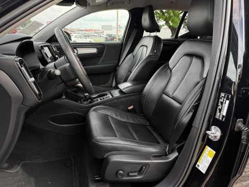 Used 2022 Volvo XC40 T5 Momentum AWD/4WD image 12