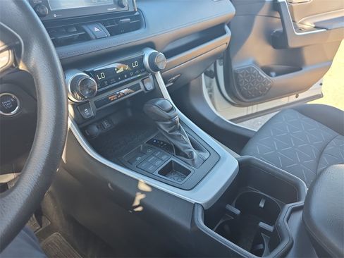 Used 2022 Toyota RAV4 XLE image 24